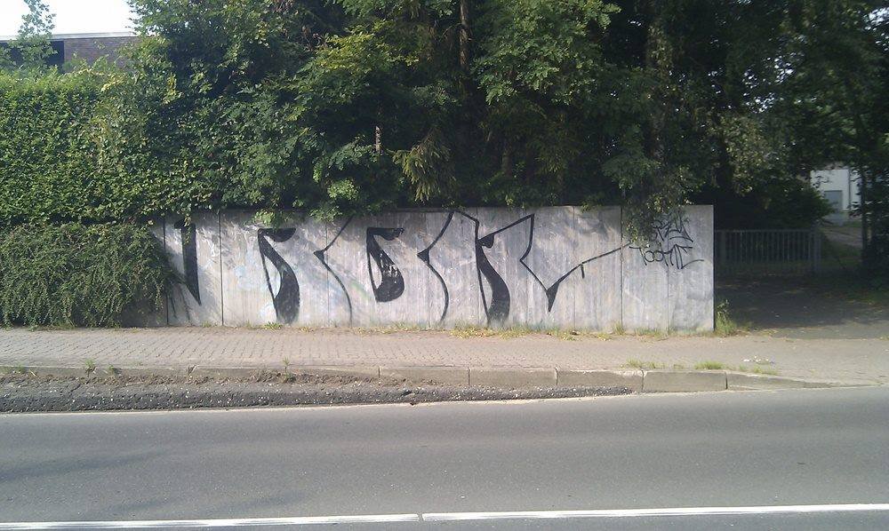 Graffiti Bombing - Photo by twokee - rbk, twokee, busy (2008)