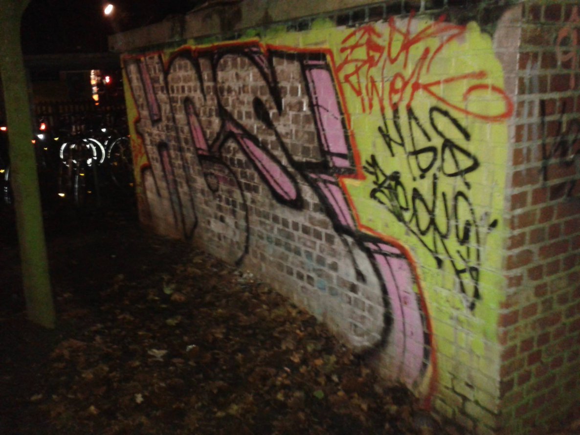 Graffiti Bombing - Photo by twokee - rbk, hgs, twokee (2009)