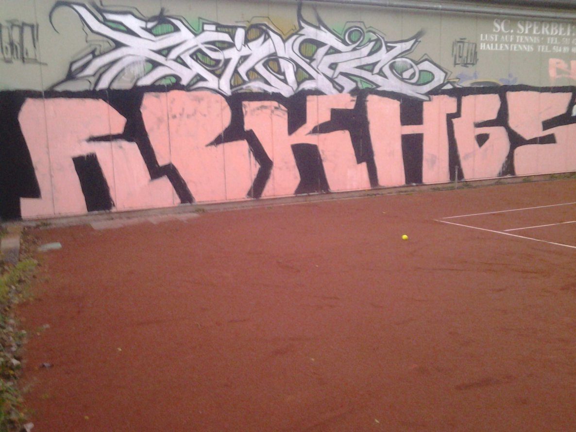 Graffiti Bombing - Photo by twokee - rbk, twokee, skim (2013)