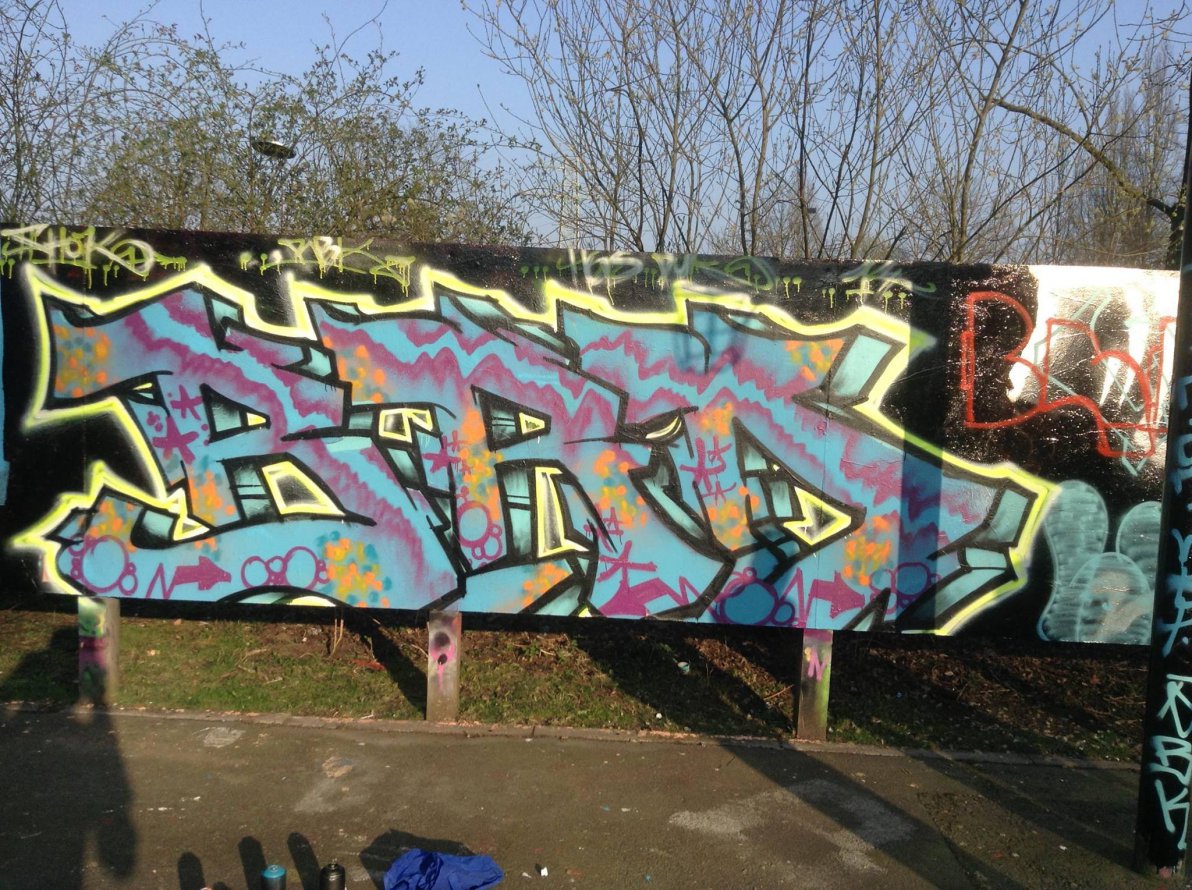 Graffiti Wall - Photo by twokee - brd, shok, rbk (2014)