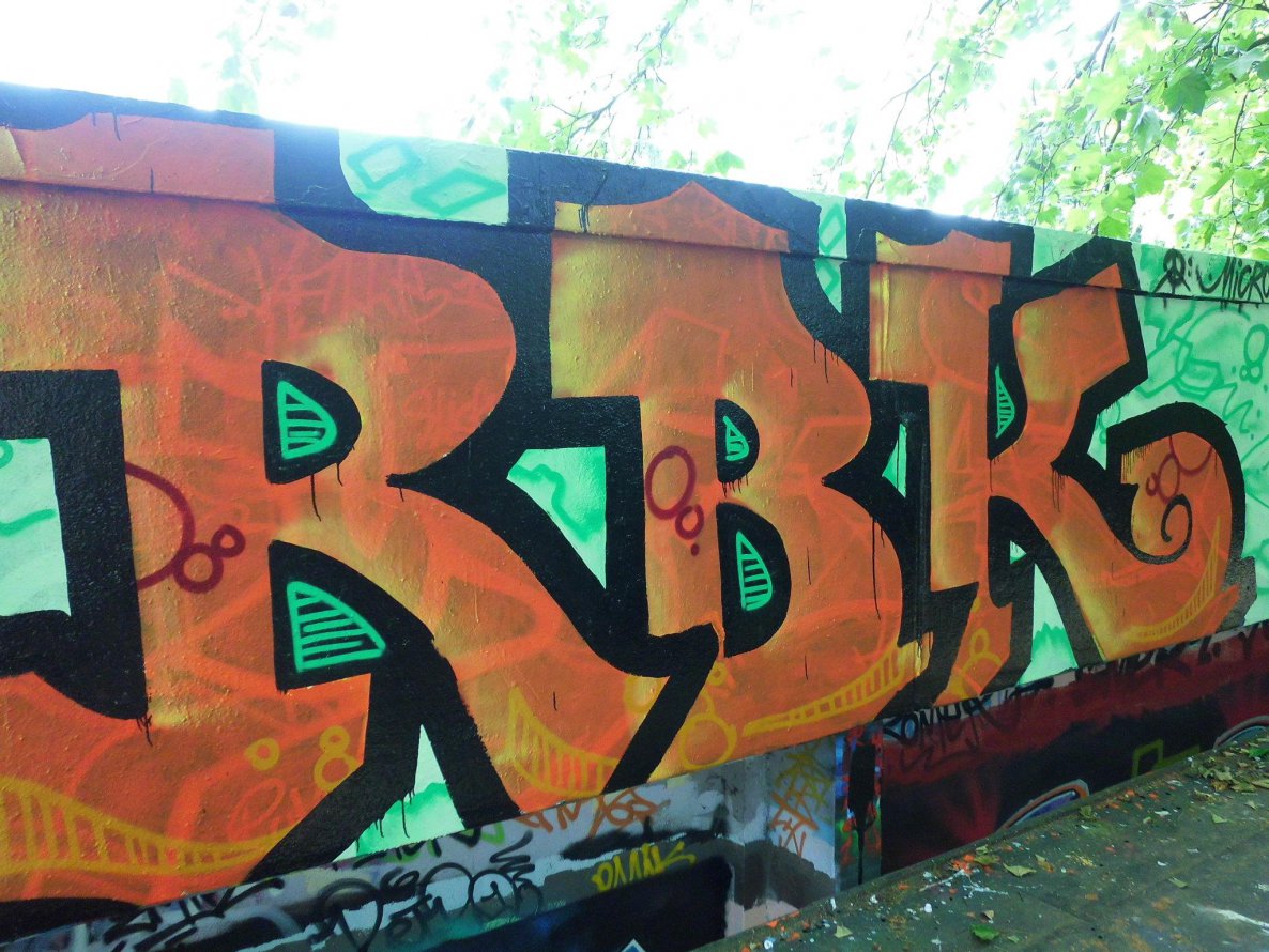 Graffiti Wall - Photo by twokee - rbk, shok (2012)