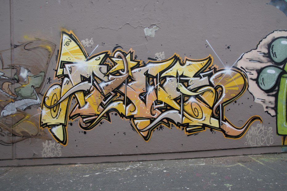 Graffiti Wall - Photo by ultramagnetic - mies, bsm, pmz (2013)