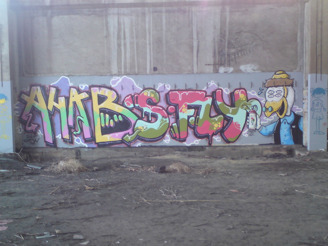 Graffiti Wall - Photo by ultramarinblau - ahab, sfly