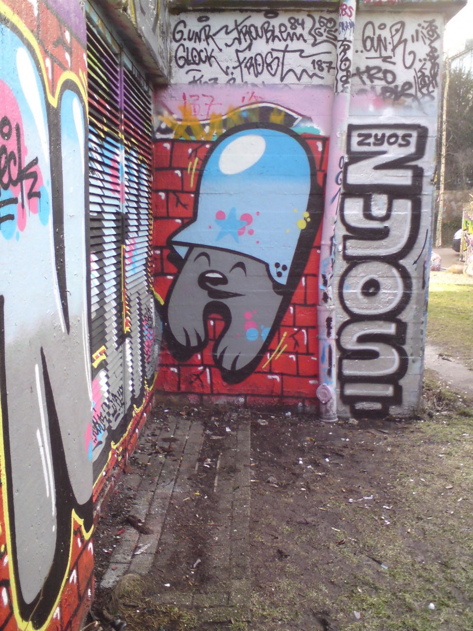 Graffiti Wall - Photo by ultramarinblau - fortress