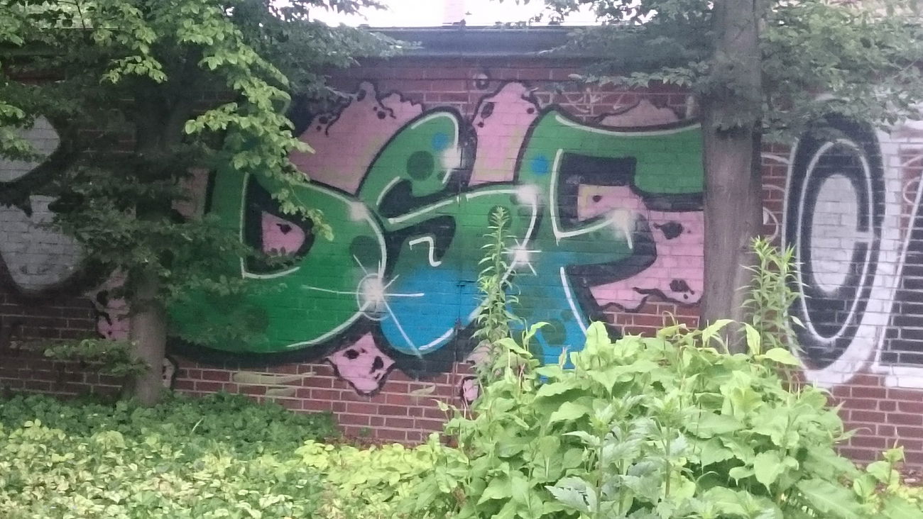 Graffiti Wall - Photo by ultramarinblau - dsf