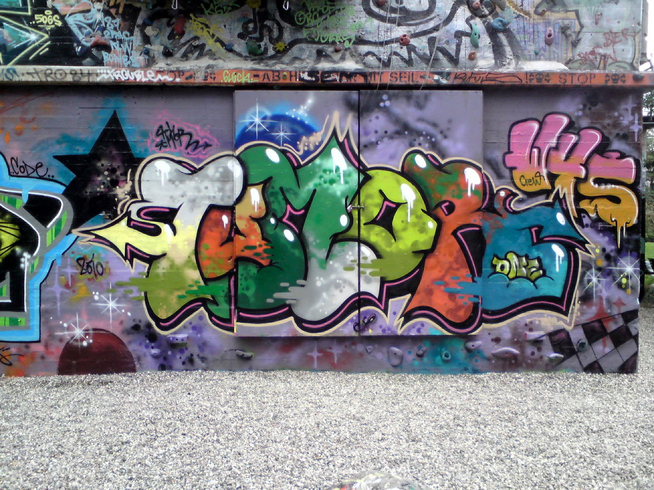 Graffiti Wall - Photo by ultramarinblau - tumor