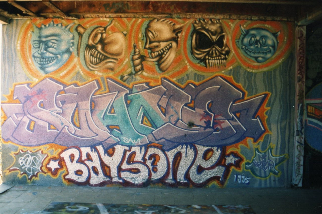 Graffiti Wall - Photo by ultramarinblau - soane, bays, base23