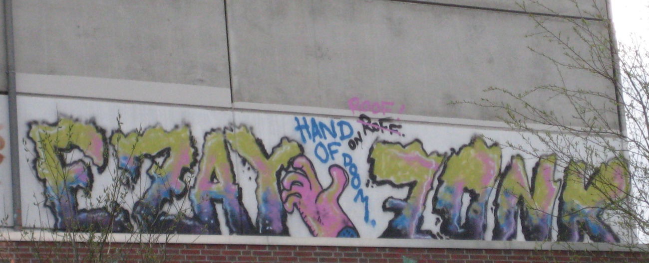 Graffiti Bombing - Photo by ultramarinblau - ezay, zonk, jbcb