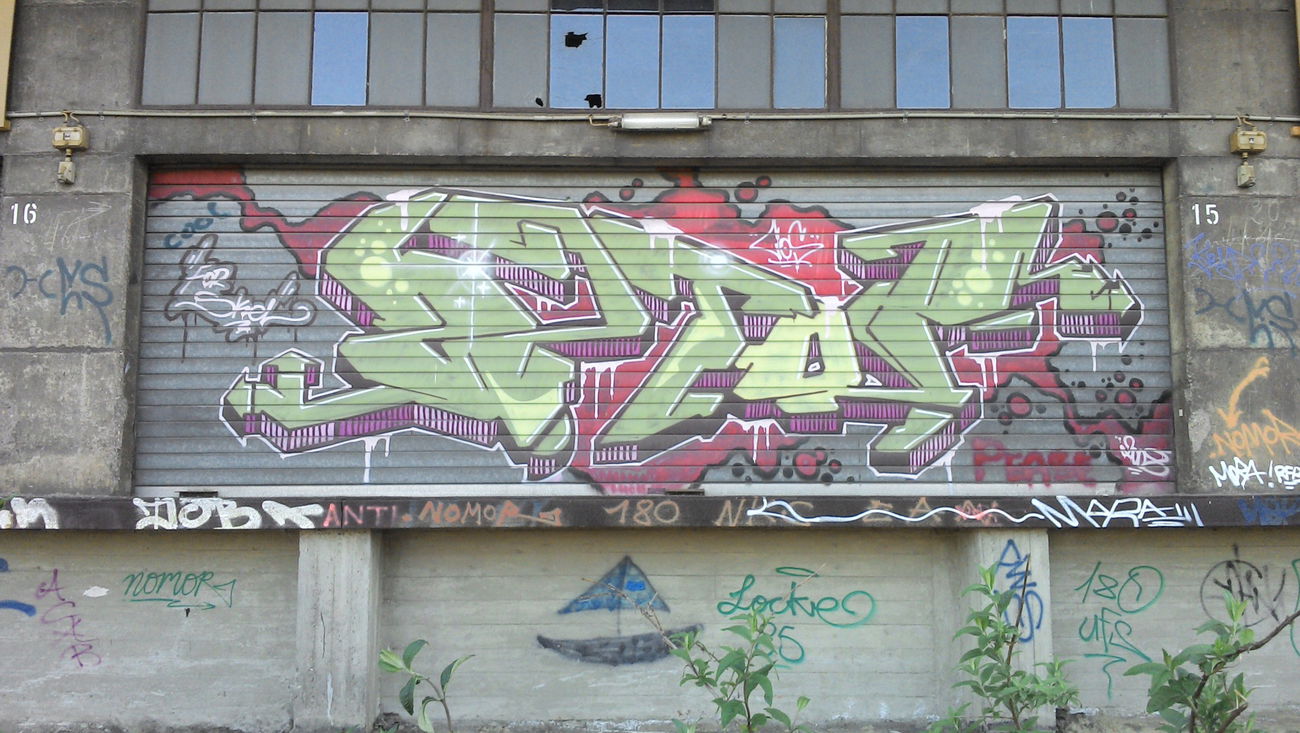 Graffiti Wall - Photo by ultramarinblau - zztop, cos