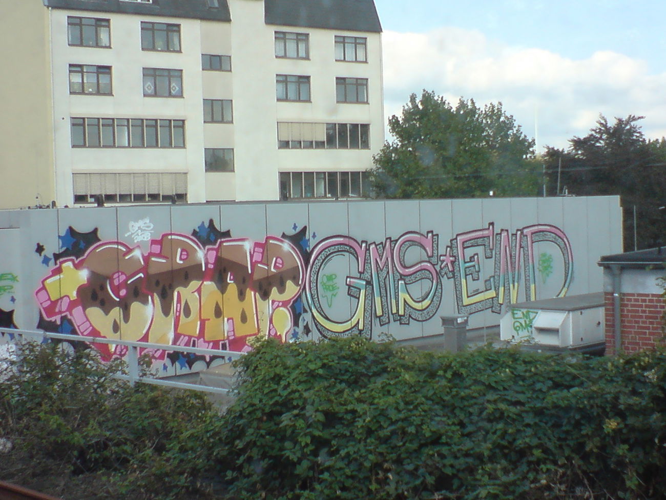 Graffiti Wall - Photo by ultramarinblau - crap, gms, end