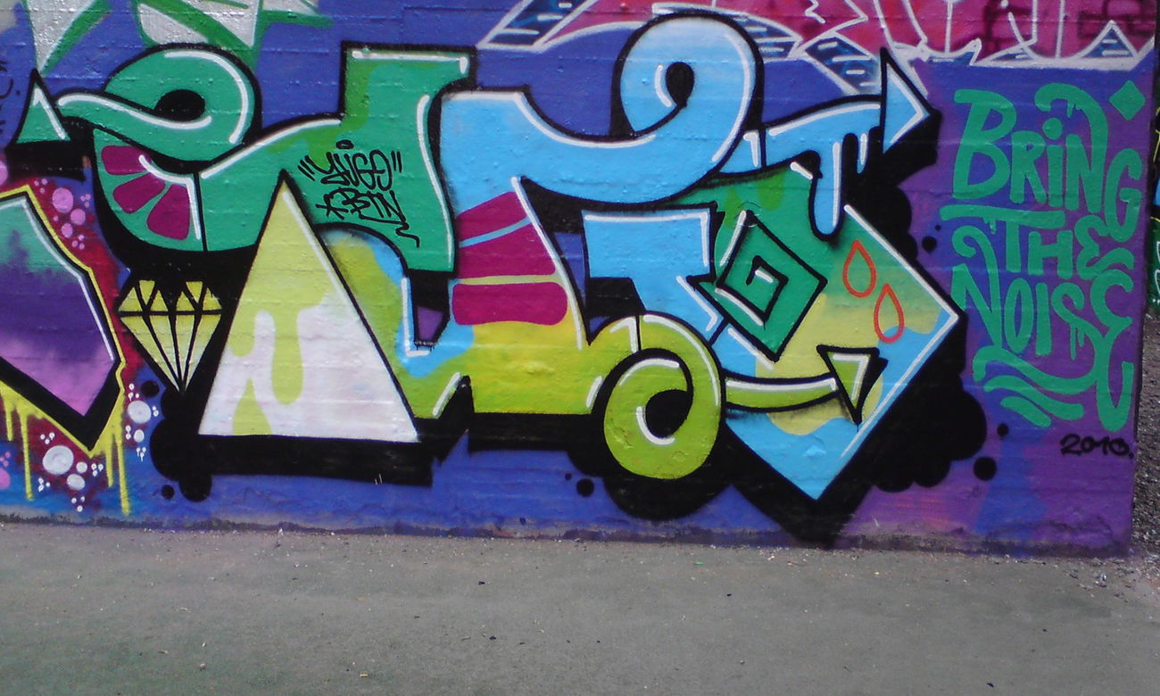 Graffiti Wall - Photo by ultramarinblau - yugo