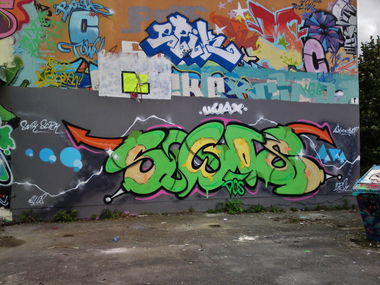 Graffiti Wall in Chemnitz - Photo by undecided - UWAX (2013)