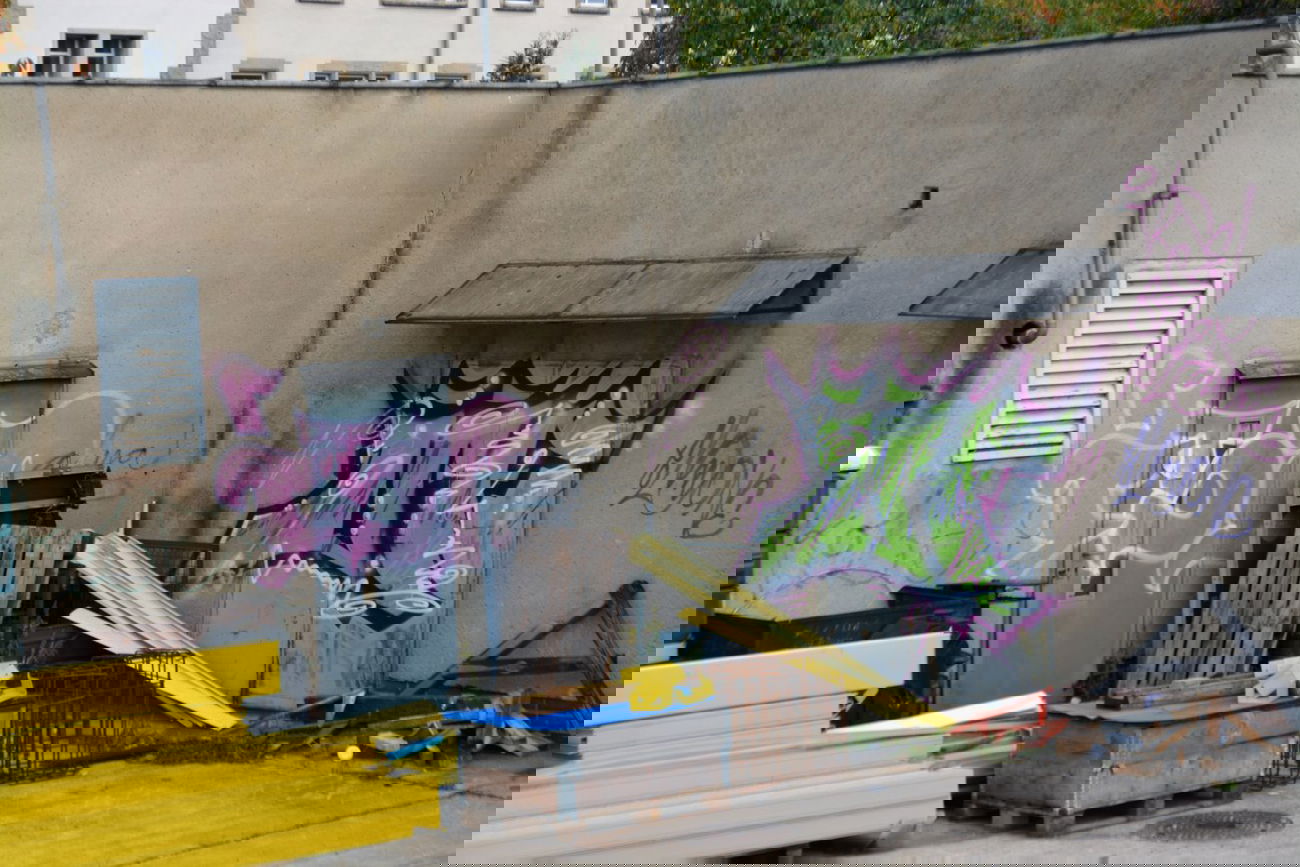 Graffiti Bombing in Leipzig - Photo by undecided