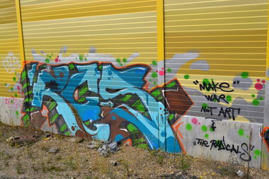 Graffiti Bombing in Leipzig - Photo by undecided (2013)