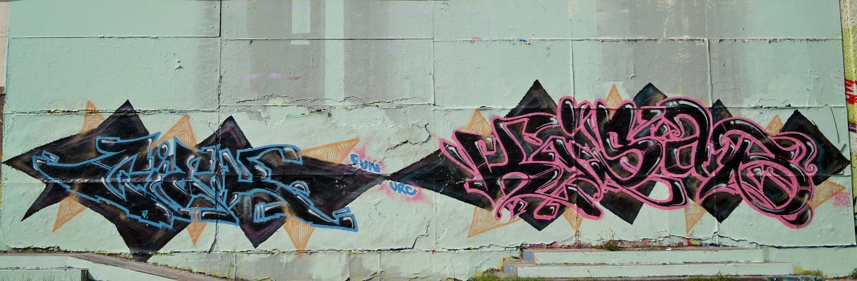 Graffiti Wall - Photo by undercover1 - basik, ciek (2014)