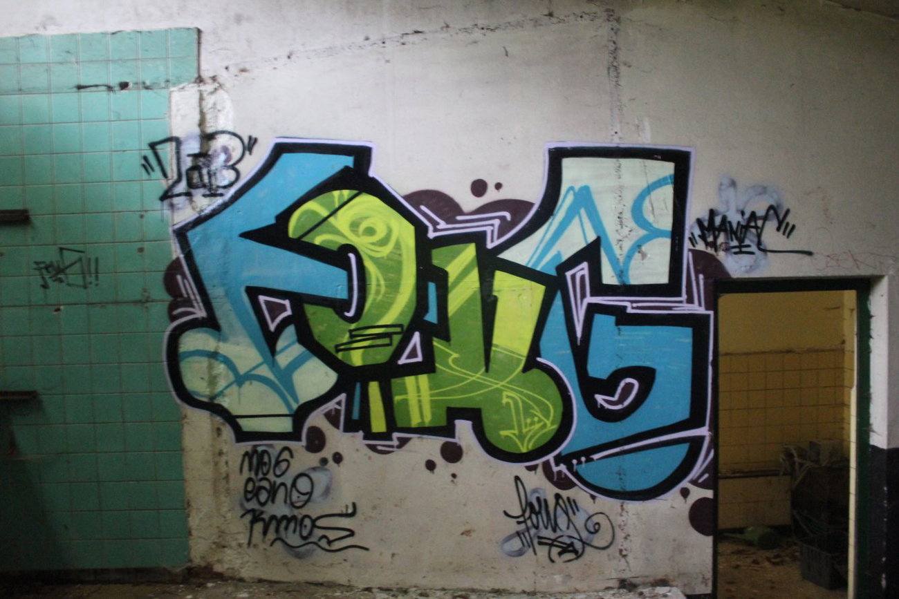 Graffiti Wall - Photo by unfoug - foug, mc, maniac