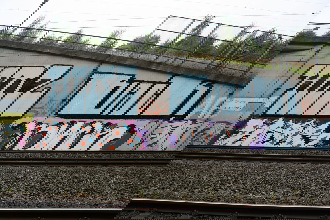 Graffiti Bombing - Photo by unitedartist - herz, black
