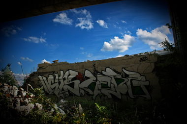 Graffiti Wall - Photo by unitedartist - weis, herz