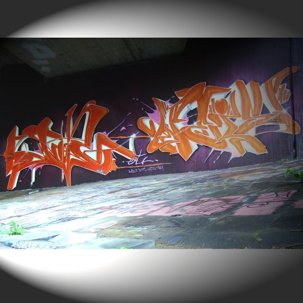 Graffiti Wall - Photo by unitedartist - mote, weis