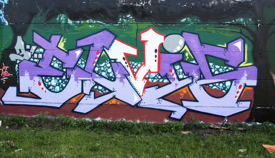 Graffiti Wall - Photo by unitedartist - elvis