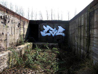 Graffiti Wall - Photo by unitedartist - etc, krew, weis