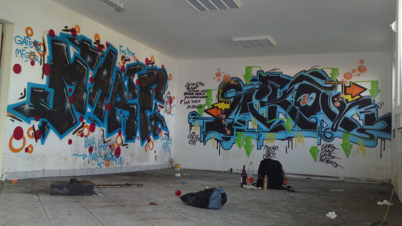 Graffiti Wall - Photo by unknown - marf, mirok (2012)