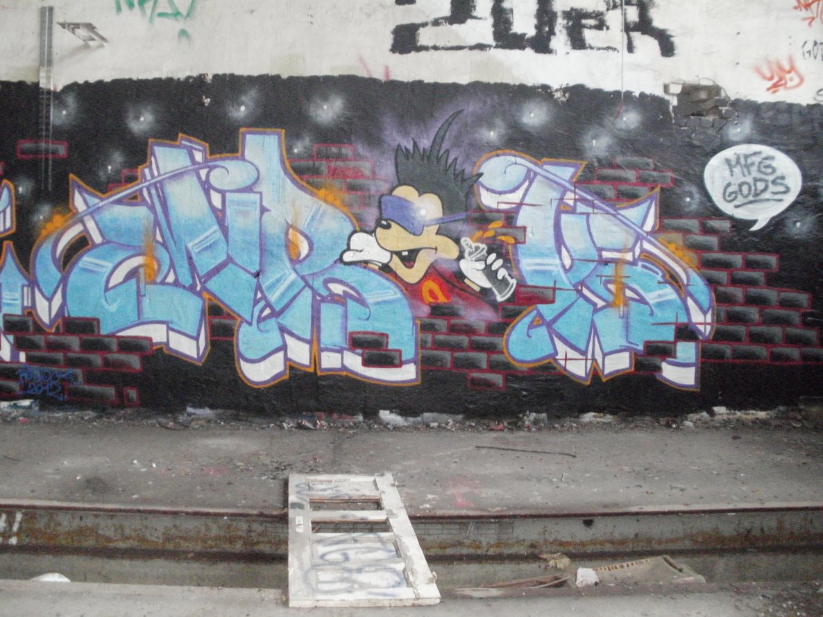 Graffiti Wall - Photo by unknown - mirok (2013)