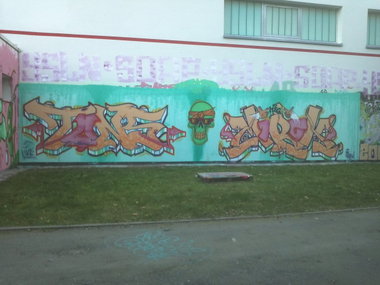 Graffiti Wall - Photo by unknown - tons, mirok (2013)