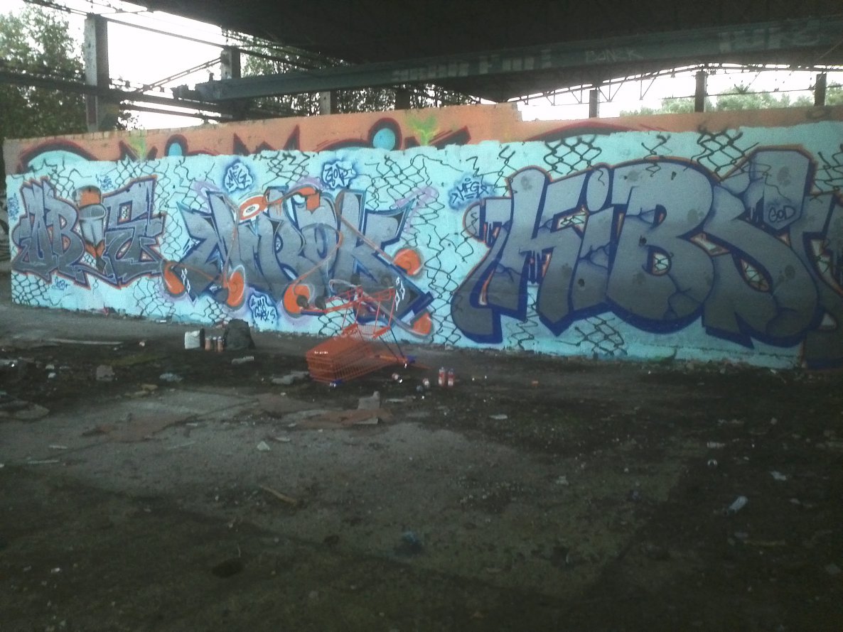 Graffiti Wall - Photo by unknown - obis, mirok, kibs (2013)
