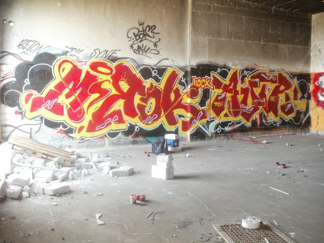 Graffiti Wall - Photo by unknown - mirok, atur (2011)