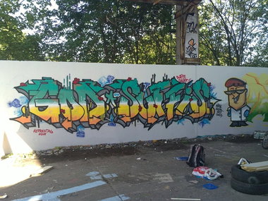 Graffiti Wall - Photo by unknown - god, mfg (2011)
