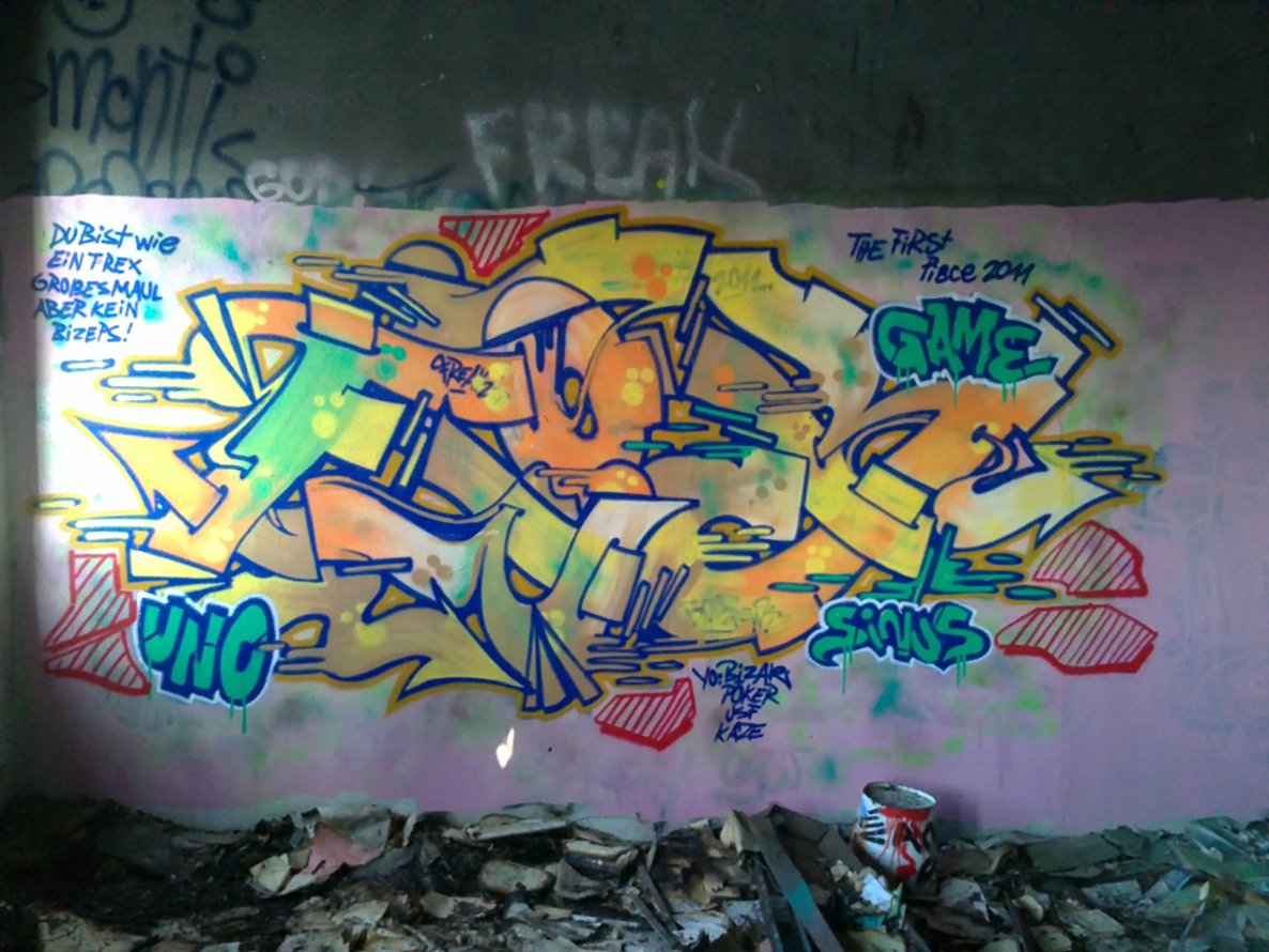 Graffiti Wall - Photo by unknown - frock, mirok (2011)