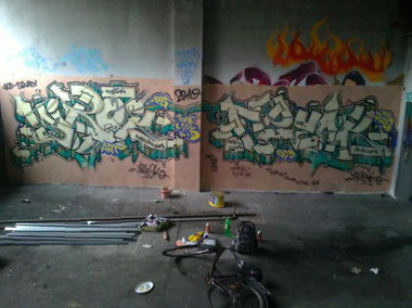 Graffiti Wall - Photo by unknown - mirok, freak (2010)