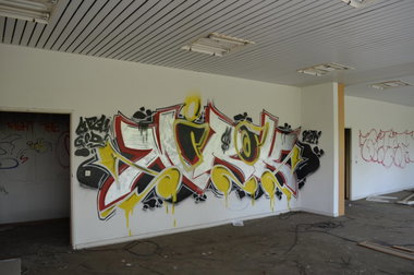 Graffiti Wall - Photo by unknown - mirok, mfg, god (2014)