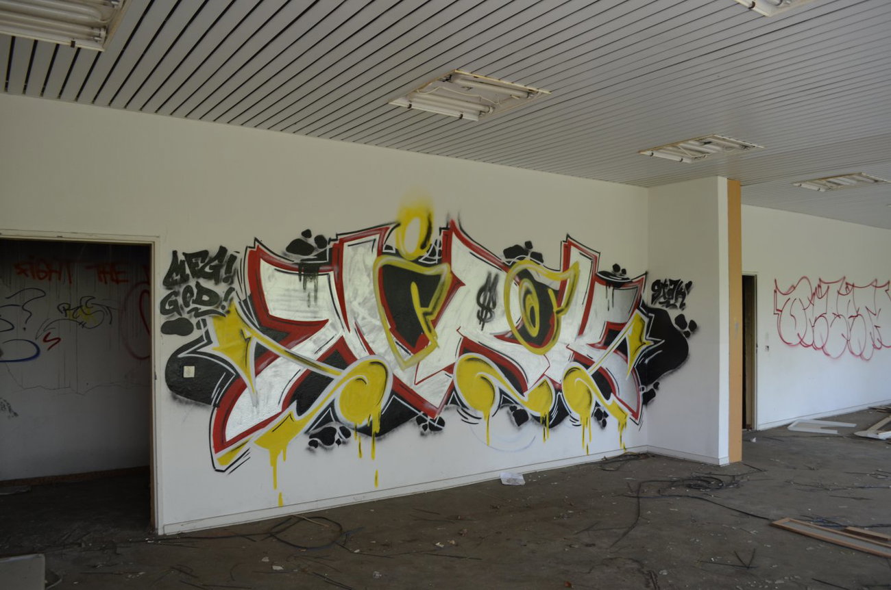Graffiti Wall - Photo by unknown - mirok, mfg, god (2014)