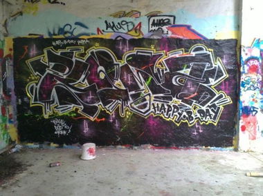 Graffiti Wall - Photo by unknown - koma, mirok, freak (2010)