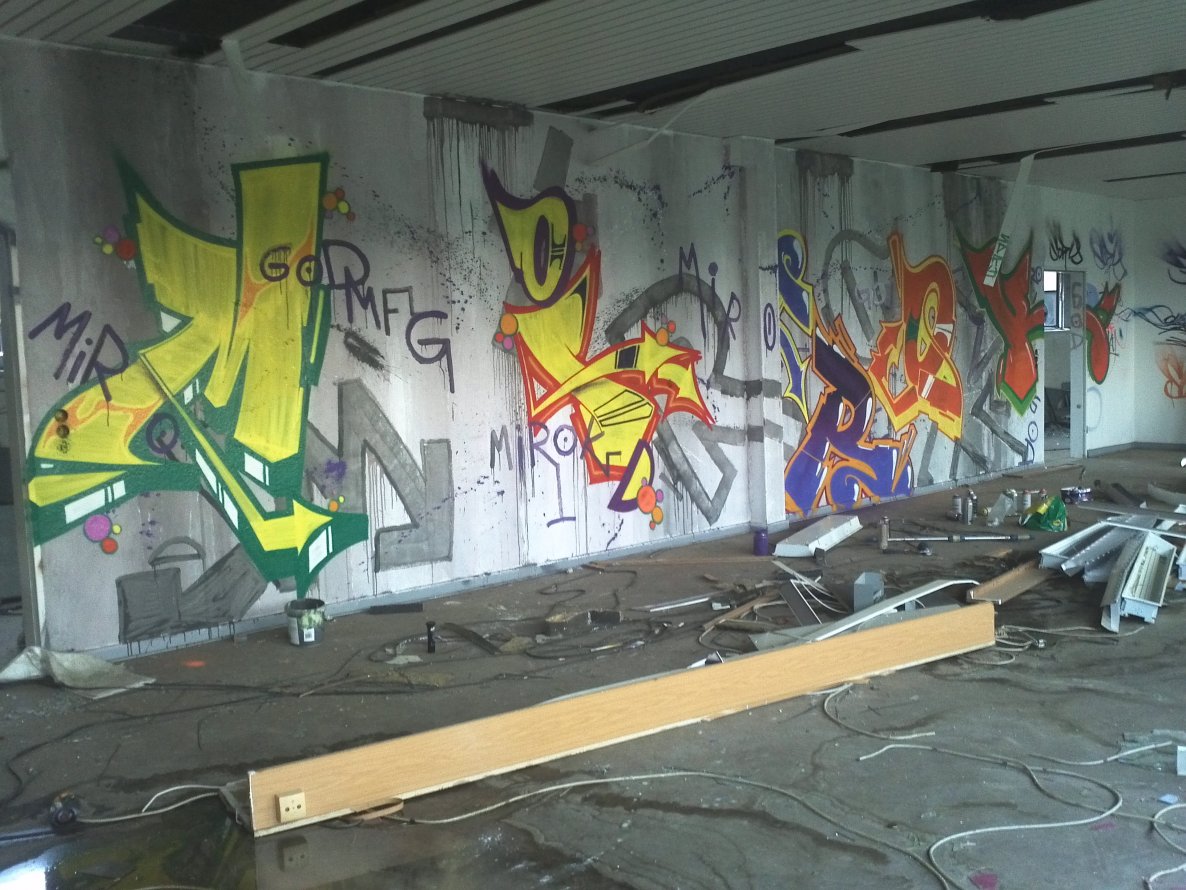 Graffiti Wall - Photo by unknown - mirok, mfg, god (2014)