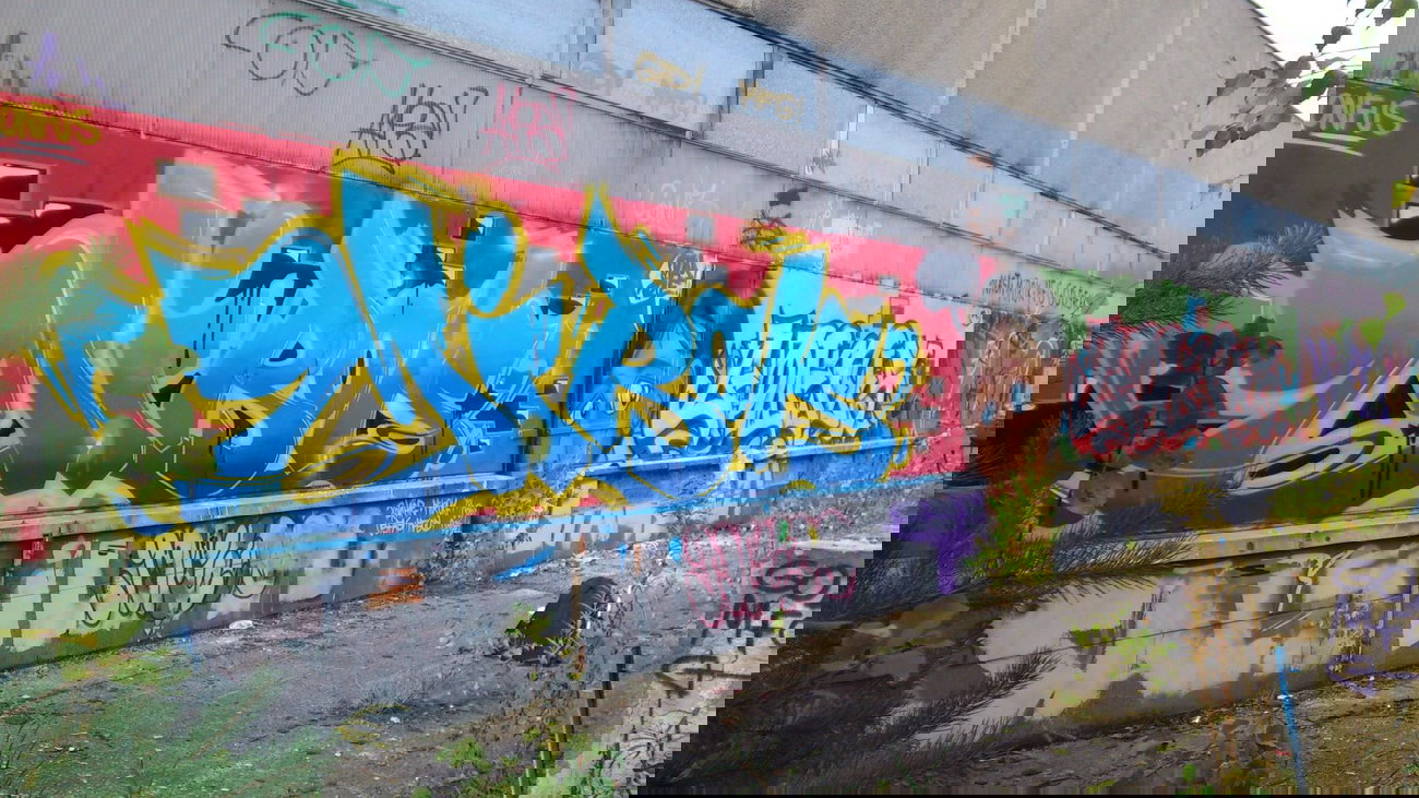 Graffiti Wall - Photo by unknown - mirok, confus (2014)