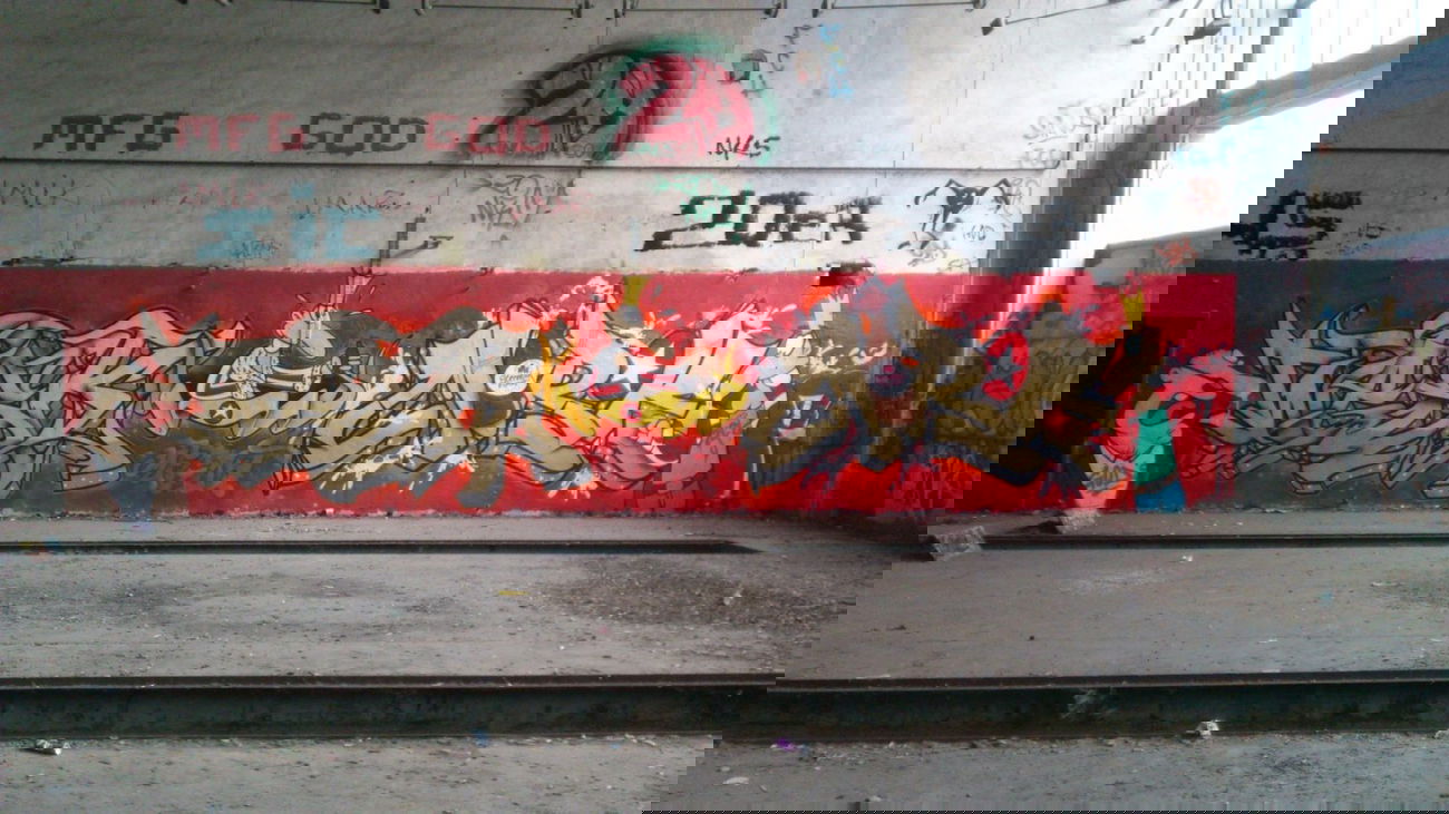 Graffiti Wall - Photo by unknown - wesk, mirok, god (2014)