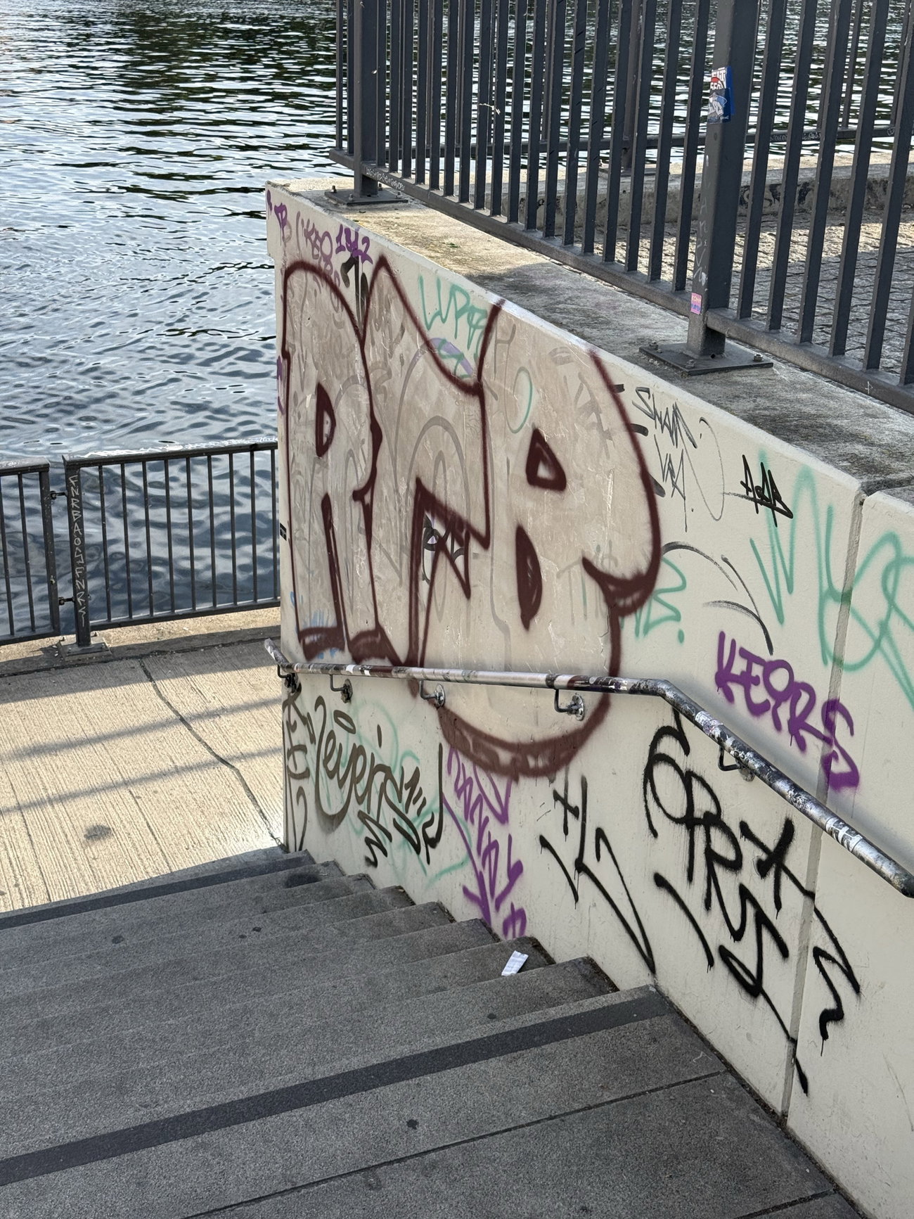 Graffiti Bombing in Berlin - Photo by user18372 - rtb (2026)
