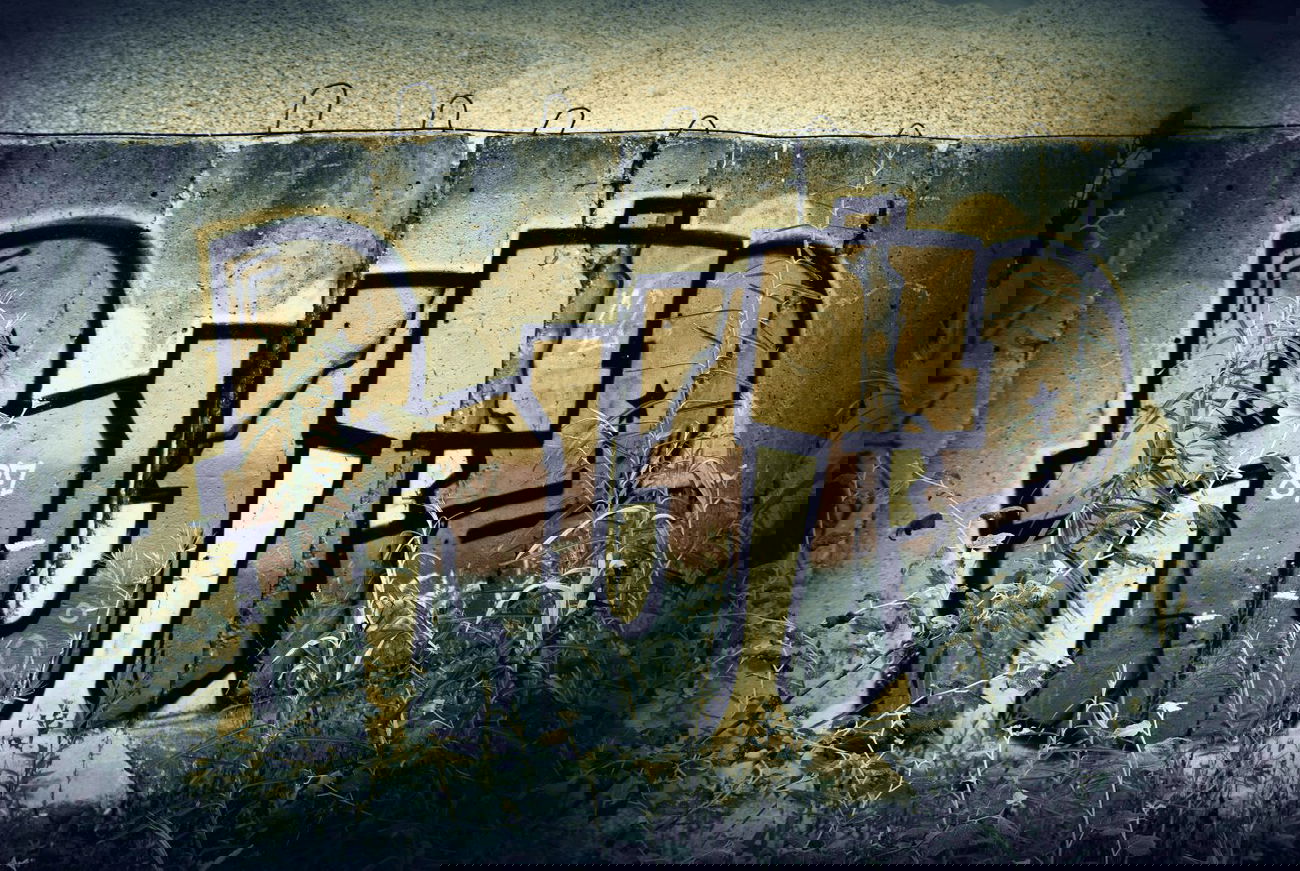 Graffiti Wall in Warsaw - Photo by usernameoner - ruts (2012)