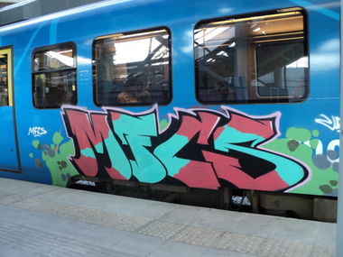 Graffiti Train in Athens - Photo by vedos - mfcs, vedos, ved (2011)