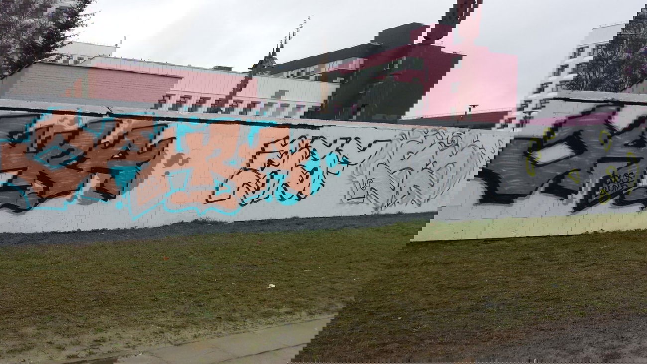 Graffiti Bombing - Photo by verikoolnyga - wowrly, lool, niggasbeiinfunny (2015)