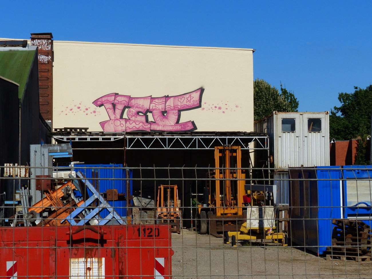 Graffiti Bombing in Bremen - Photo by viciousLove - vcu (2016)