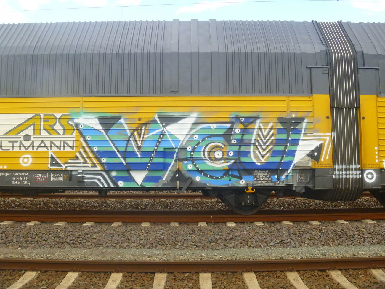Graffiti Train in Bremen - Photo by viciousLove - vcu (2015)
