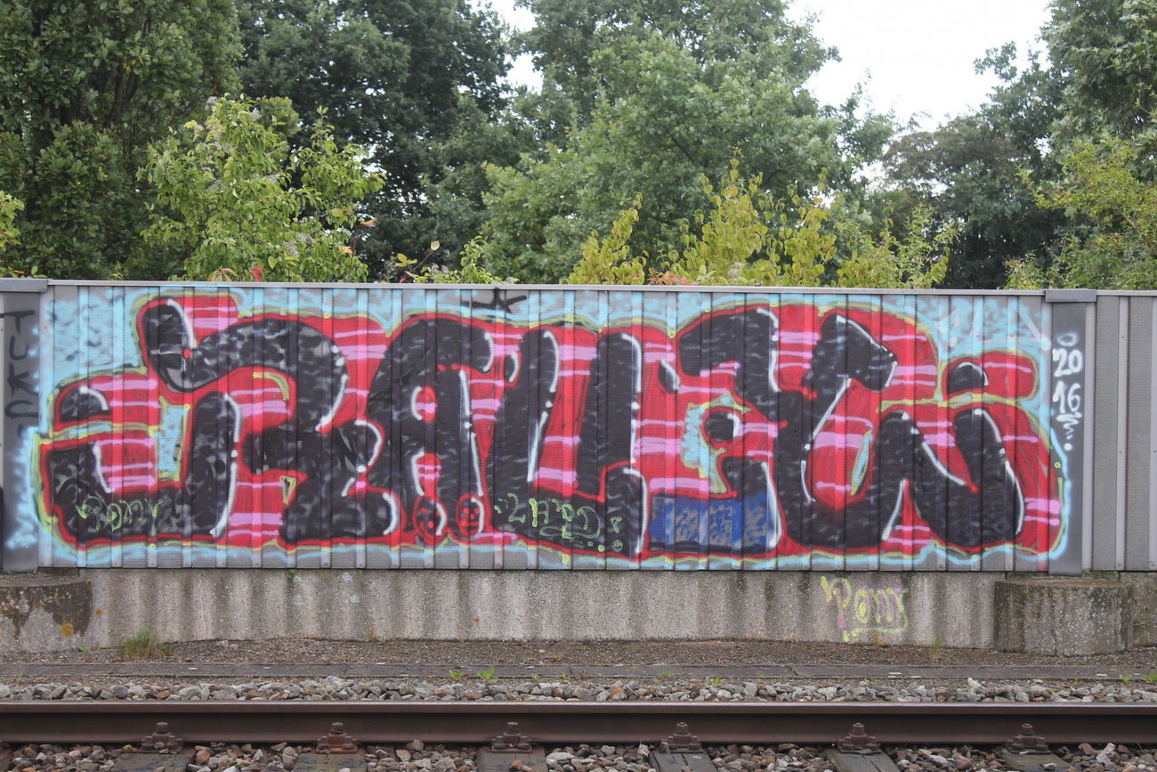 Graffiti Bombing in Bremen - Photo by viciousLove - vcu, nyznyx, eaz (2016)