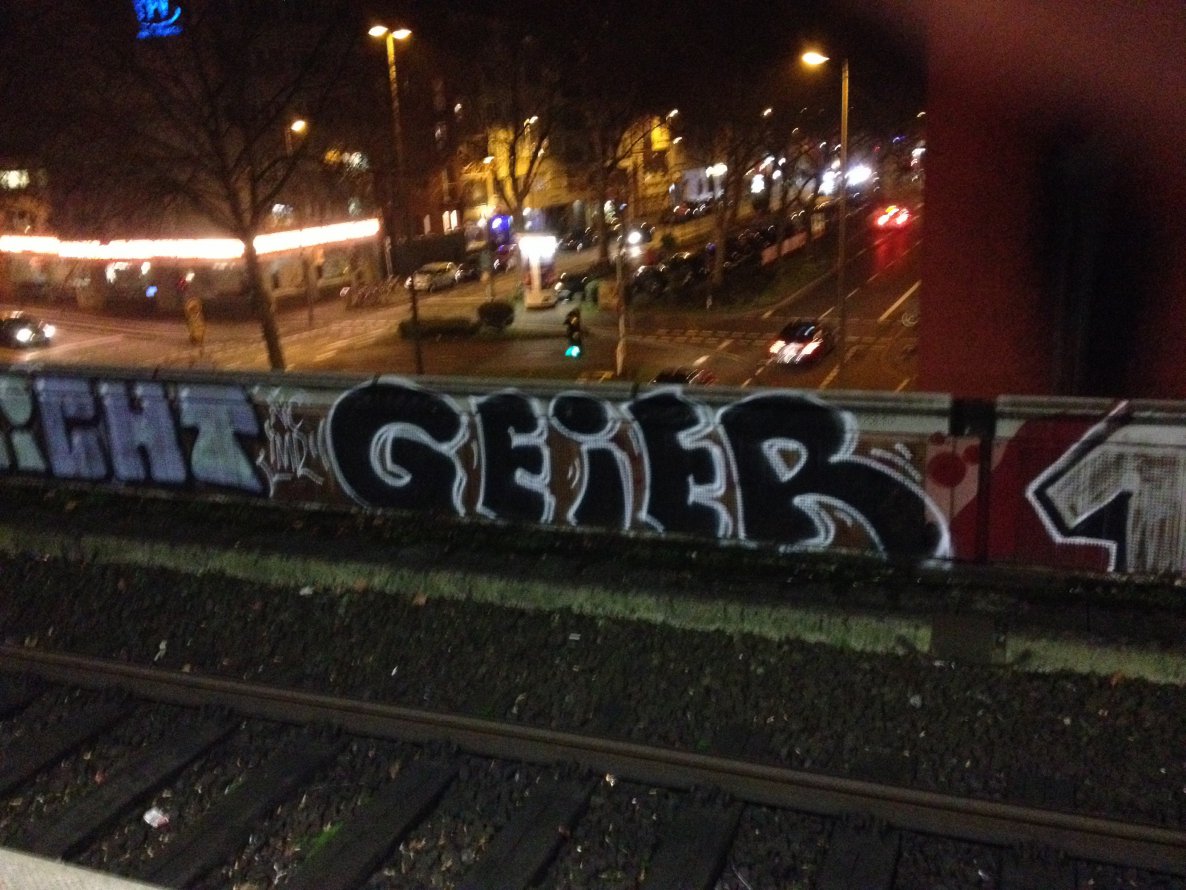 Graffiti Bombing - Photo by vis_absoluta1312 - Geier
