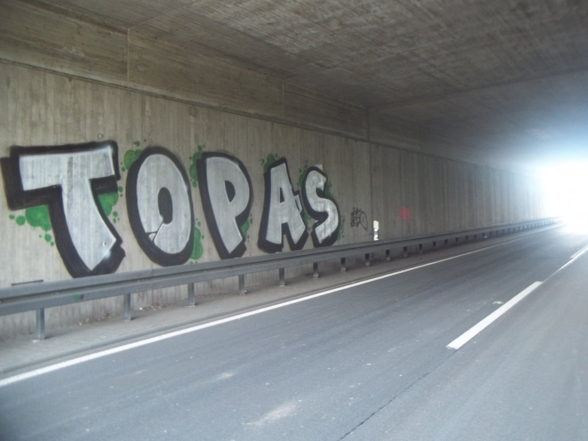 Graffiti Bombing - Photo by vis_absoluta1312 - TOPAS