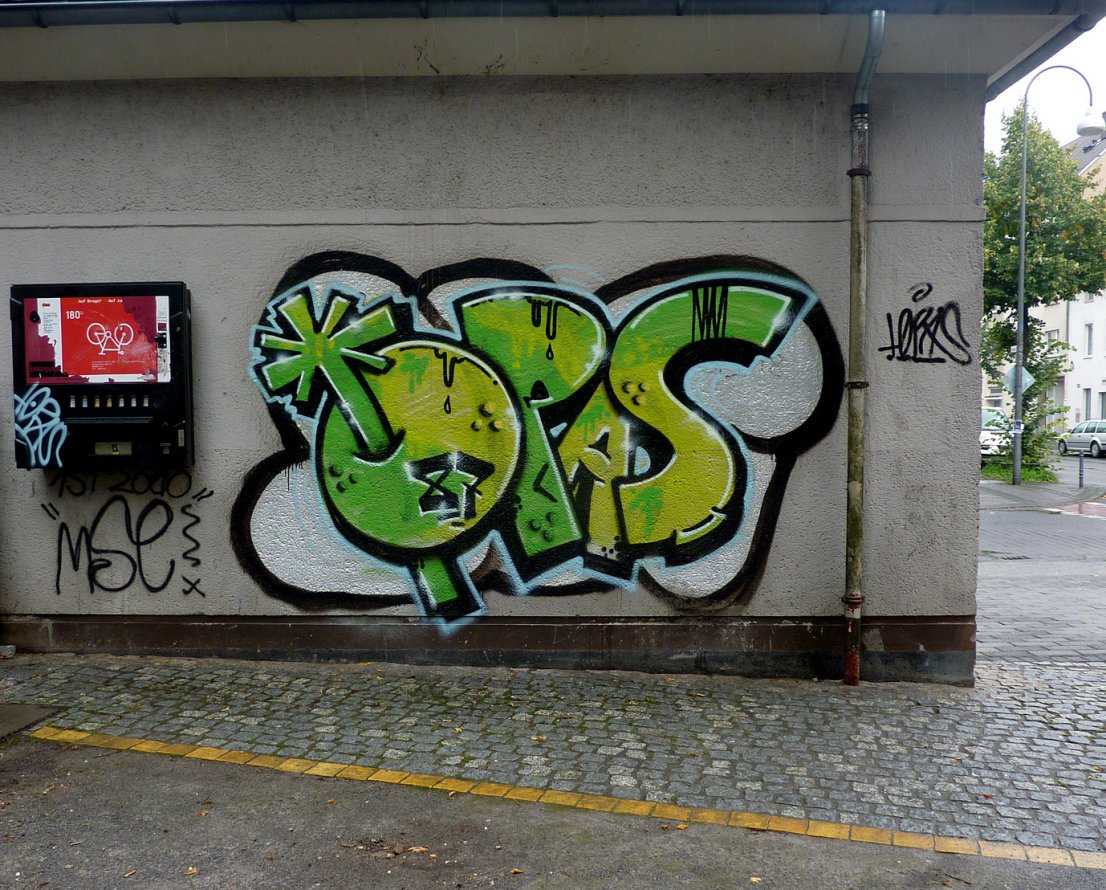 Graffiti Bombing - Photo by vis_absoluta1312 - TOPAS