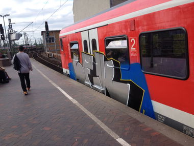 Graffiti Train - Photo by vis_absoluta1312 - SEK (2014)